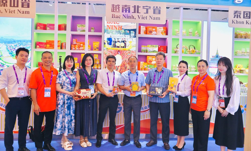 Đo&agrave;n c&ocirc;ng t&aacute;c của Sở C&ocirc;ng Thương Bắc Ninh tại Hội chợ triển l&atilde;m Trung Quốc - ASEAN (CAEXPO) lần thứ 23.