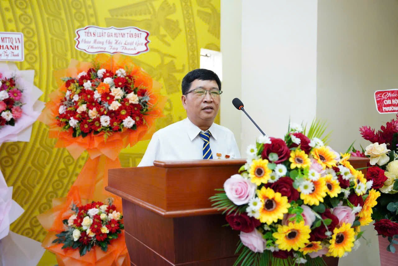 Luật gia Vũ Quốc Toản ph&aacute;t biểu nhận nhiệm vụ Chi hội trưởng Chi hội Luật gia phường T&acirc;y Thạnh.
