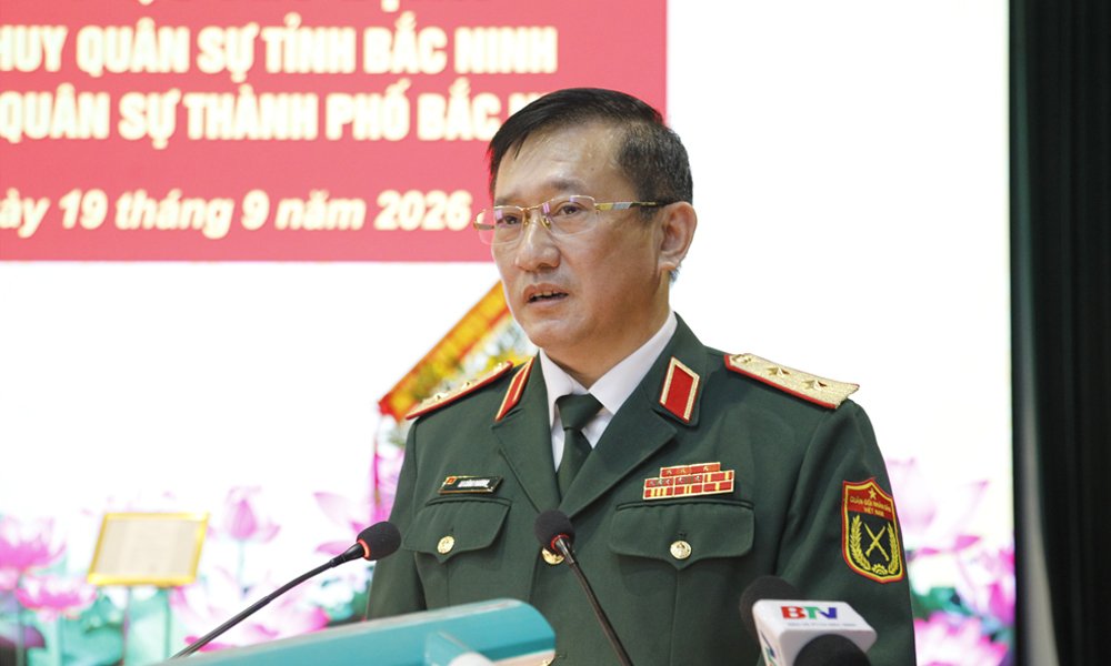 Trung tướng La Công Phương phát biểu giao nhiệm vụ. Trung tướng La Công Phương phát biểu giao nhiệm vụ.