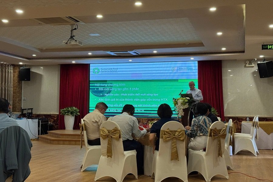 &Ocirc;ng Michael Barry &ndash; chuy&ecirc;n gia về hệ thống lương thực v&agrave; an to&agrave;n thực phẩm &ndash; chia sẻ nội dung X&acirc;y dựng thương hiệu hợp t&aacute;c x&atilde; th&ocirc;ng qua đổi mới s&aacute;ng tạo để th&uacute;c đẩy tăng trưởng.