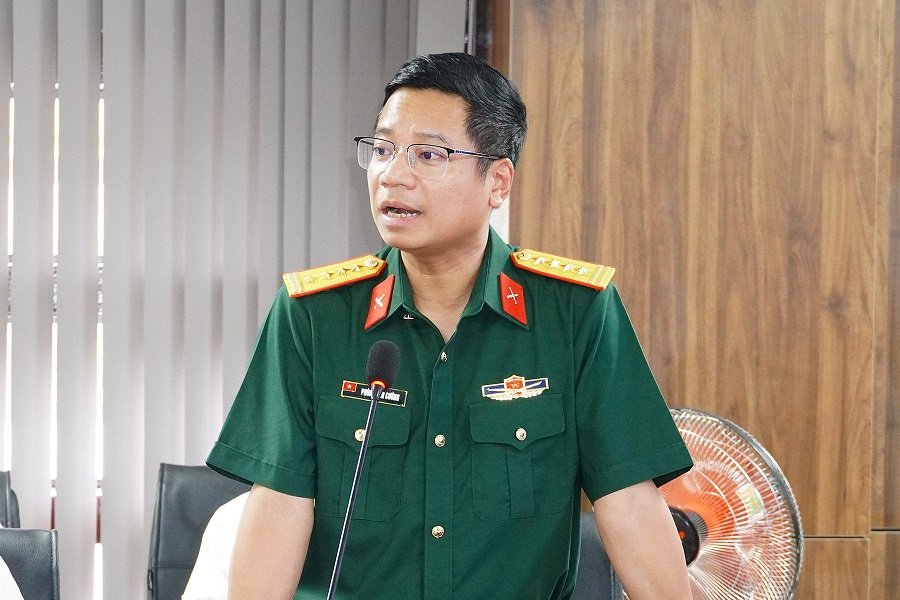 Đại diện Tổng C&ocirc;ng ty cổ phần Bưu ch&iacute;nh Viettel ph&aacute;t biểu tại buổi l&agrave;m việc