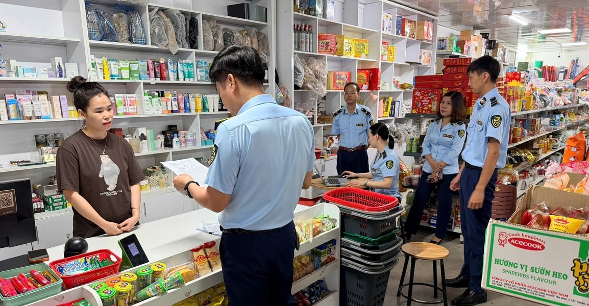 Đội QLTT số 5 triển khai đợt cao điểm, kiểm tra, kiểm so&aacute;t thị trường Tết Trung thu.