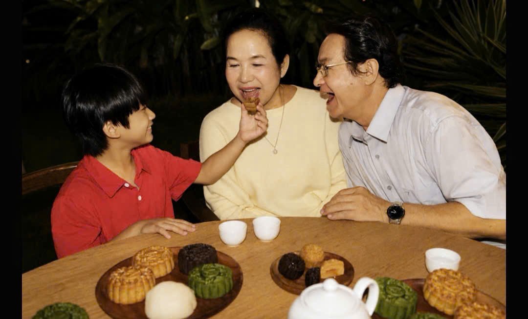 Bánh Trung thu gắn với khoảnh khắc sum vầy, đoàn viên của nhiều gia đình Việt. Bánh Trung thu gắn với khoảnh khắc sum vầy, đoàn viên của nhiều gia đình Việt.