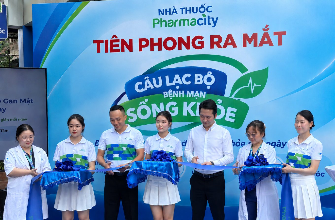 Đại diện Pharmacity thực hiện nghi thức cắt băng ra mắt Câu lạc bộ Bệnh mạn sống khỏe tại Hà Nội ngày 20/9. (Ảnh: Pharmacity) Đại diện Pharmacity thực hiện nghi thức cắt băng ra mắt Câu lạc bộ Bệnh mạn sống khỏe tại Hà Nội ngày 20/9. (Ảnh: Pharmacity)