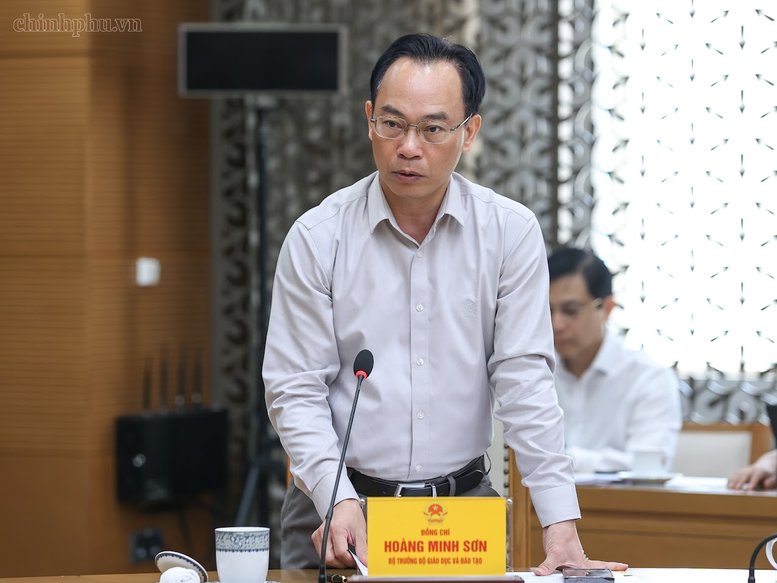 Bộ trưởng Bộ Gi&aacute;o dục v&agrave; Đ&agrave;o tạo Ho&agrave;ng Minh Sơn b&aacute;o c&aacute;o tại cuộc họp - Ảnh: chinhphu.vn/Nhật Bắc