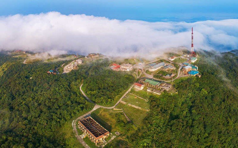 Đỉnh Mẫu Sơn l&agrave; địa điểm thu h&uacute;t rất nhiều kh&aacute;ch du lịch gh&eacute; thăm mỗi khi đến Lạng Sơn