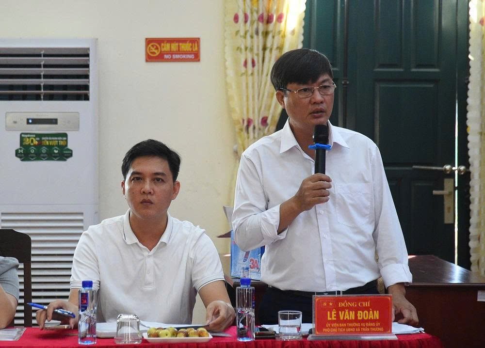 &Ocirc;ng L&ecirc; Văn Đo&agrave;n, Ph&oacute; Chủ tịch UBND x&atilde; Trần Thương, Trưởng Ban Tổ chức b&aacute;o c&aacute;o về c&ocirc;ng t&aacute;c chuẩn bị Lễ hội đền Trần Thương.