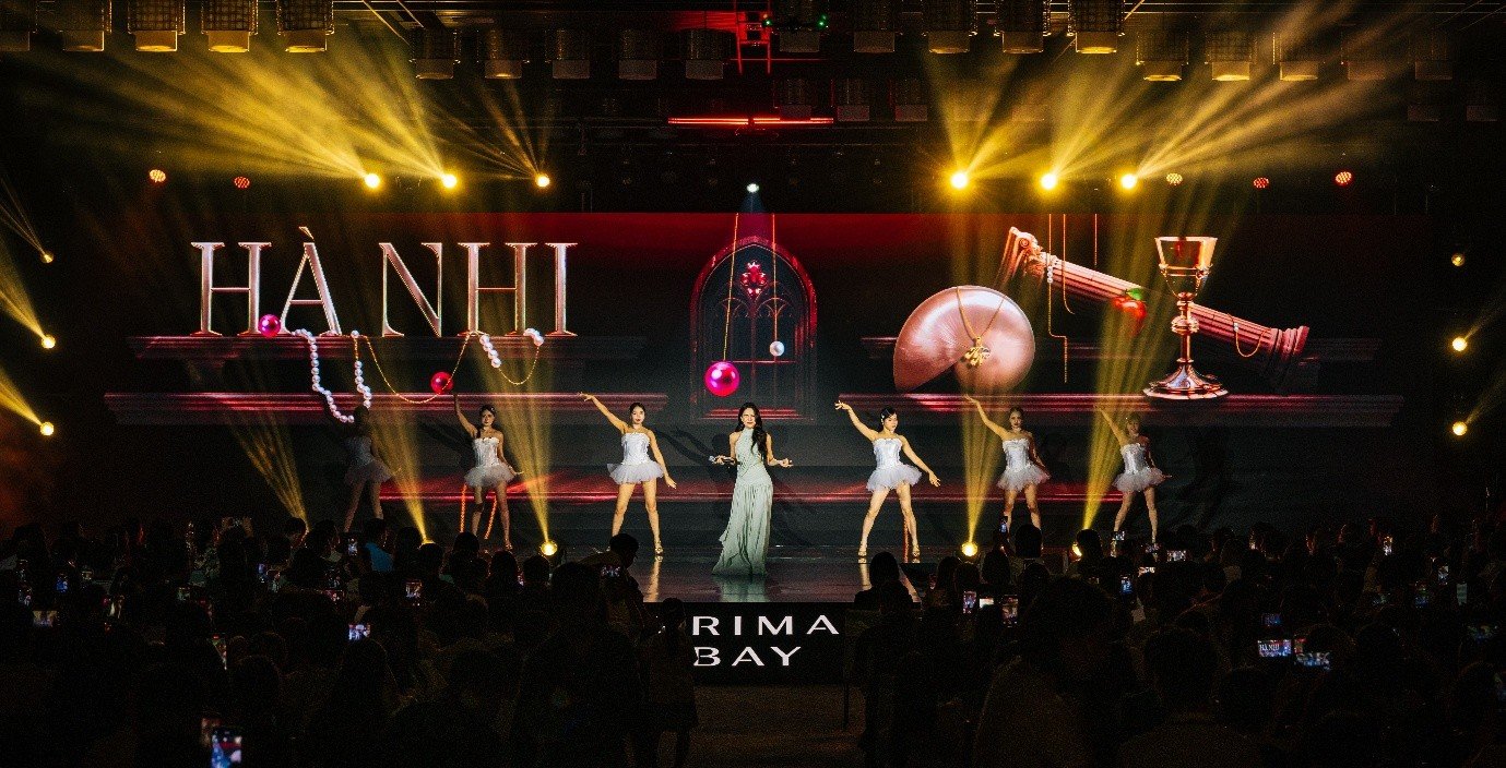 Những phần trình diễn mang dấu ấn riêng của Hà Nhi và Izara Thiên Nga lần lượt mở ra nhiều lớp cảm xúc, hòa cùng tinh thần của tòa tháp Prima Bay. Những phần trình diễn mang dấu ấn riêng của Hà Nhi và Izara Thiên Nga lần lượt mở ra nhiều lớp cảm xúc, hòa cùng tinh thần của tòa tháp Prima Bay.