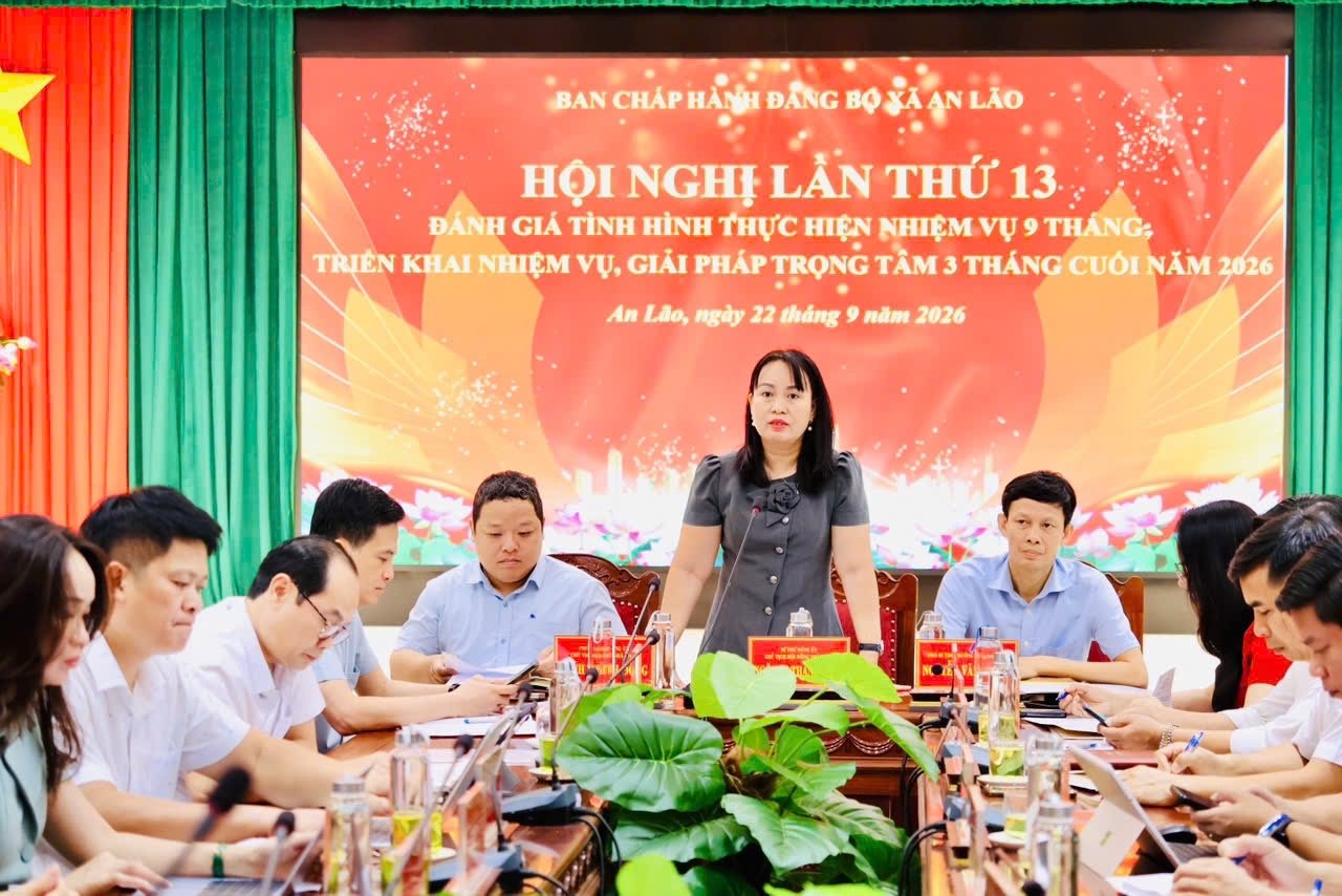C&aacute;c đồng ch&iacute; Thường trực Đảng ủy chủ tr&igrave; Hội nghị.