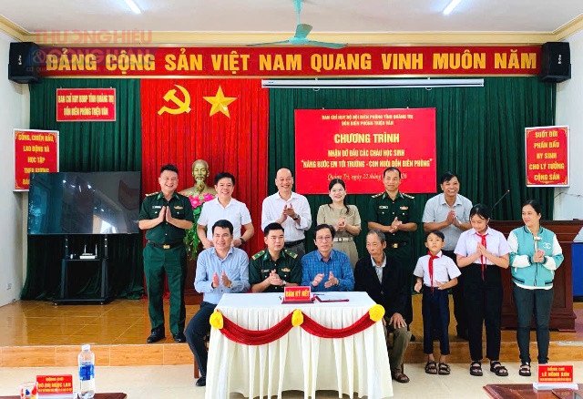 Đồn Biên phòng Triệu Vân nhận đỡ đầu 2 cháu học sinh. Đồn Biên phòng Triệu Vân nhận đỡ đầu 2 cháu học sinh.