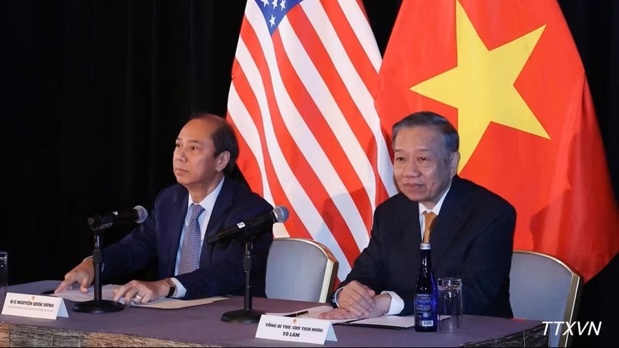 Tổng B&iacute; thư, Chủ tịch nước T&ocirc; L&acirc;m v&agrave; Đại sứ Nguyễn Quốc Dũng tại cuộc gặp gỡ c&aacute;c chuy&ecirc;n gia, tr&iacute; thức người Việt Nam tại Hoa Kỳ. (Ảnh: TTXVN)