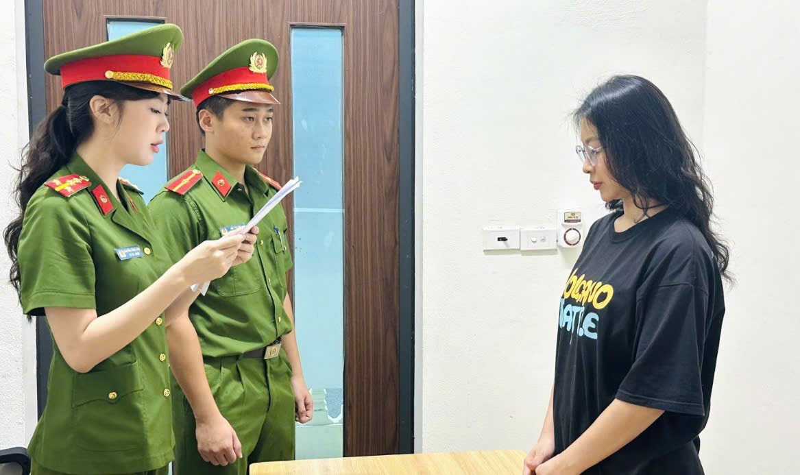 Lê Thị Thanh Hằng, một trong các bị can liên quan vụ án “Lừa dối khách hàng”. (Ảnh: Công an Thanh Hóa) Lê Thị Thanh Hằng, một trong các bị can liên quan vụ án “Lừa dối khách hàng”. (Ảnh: Công an Thanh Hóa)