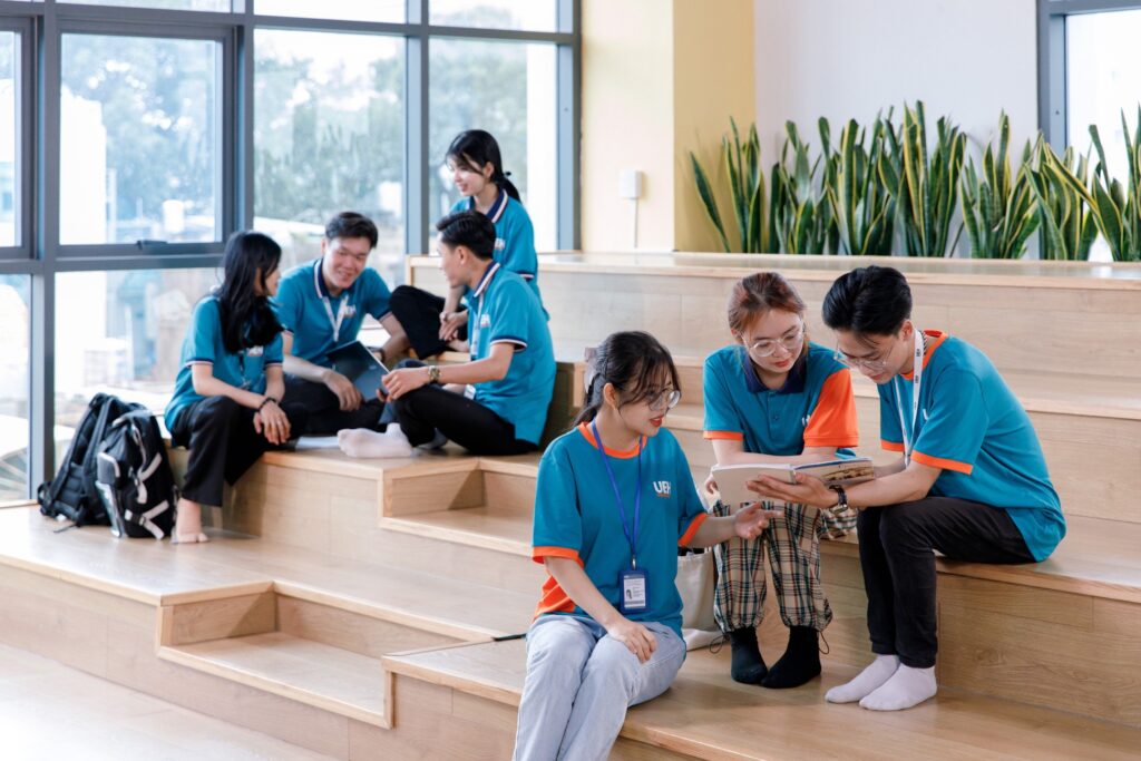 Giáo dục đại học Việt Nam sẽ được tái cấu trúc theo hướng tinh gọn, nâng cao chất lượng, hiệu quả và gắn đào tạo với nhu cầu nhân lực. Giáo dục đại học Việt Nam sẽ được tái cấu trúc theo hướng tinh gọn, nâng cao chất lượng, hiệu quả và gắn đào tạo với nhu cầu nhân lực.