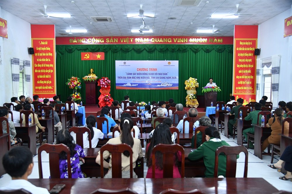 Quang cảnh chương tr&igrave;nh &ldquo;Cảnh s&aacute;t biển đồng h&agrave;nh với ngư d&acirc;n&rdquo; tại đặc khu Ki&ecirc;n Hải, tỉnh An Giang.