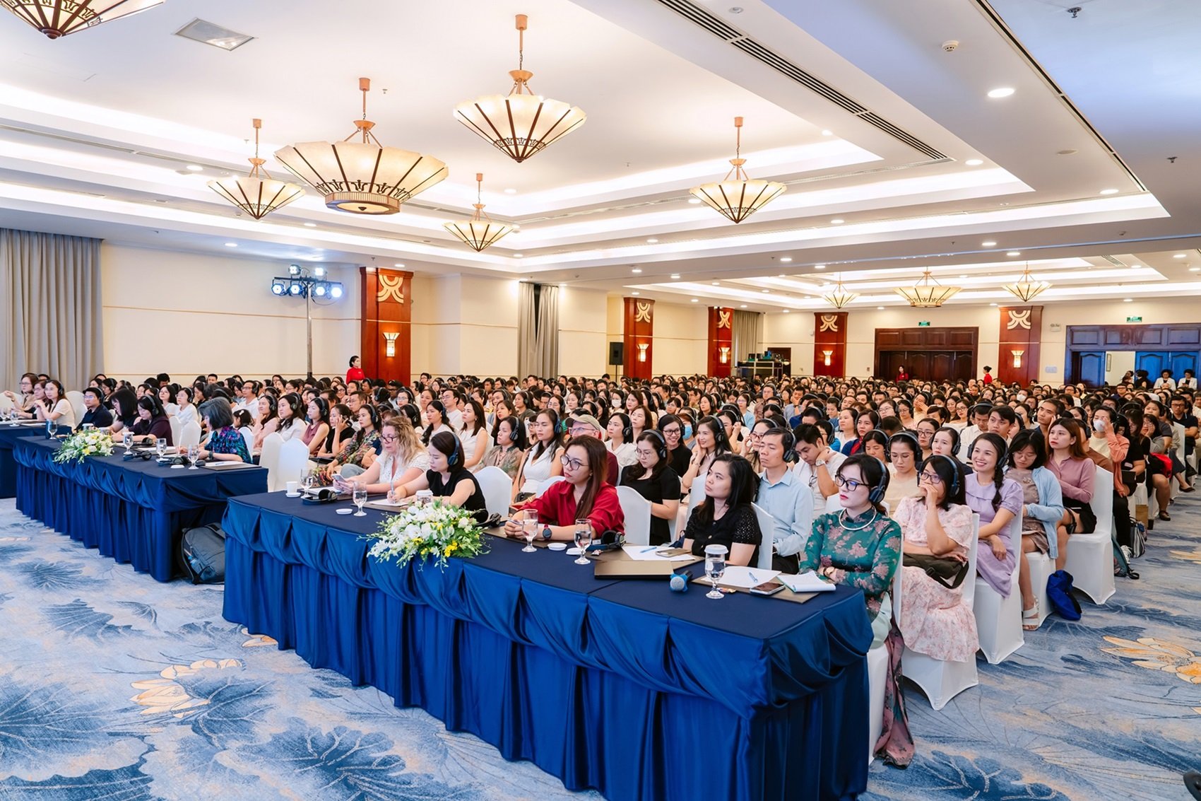 Hơn 1.000 phụ huynh tại TP.HCM tham dự hai hội thảo Learning Lens 02 do Vinschool tổ chức c&ugrave;ng nh&agrave; t&acirc;m l&yacute; học Jocelyn Brewer.