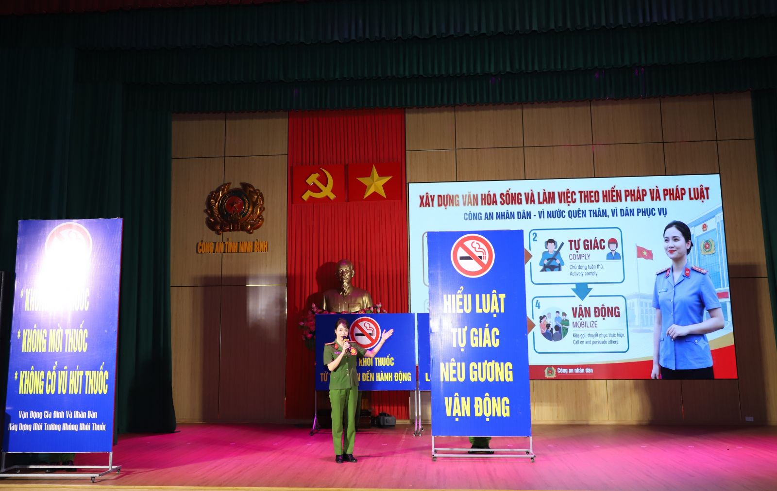 Bằng hình thức thể hiện sinh động, gần gũi, các đội thi đã truyền tải những nội dung về phòng, chống tác hại của thuốc lá Bằng hình thức thể hiện sinh động, gần gũi, các đội thi đã truyền tải những nội dung về phòng, chống tác hại của thuốc lá