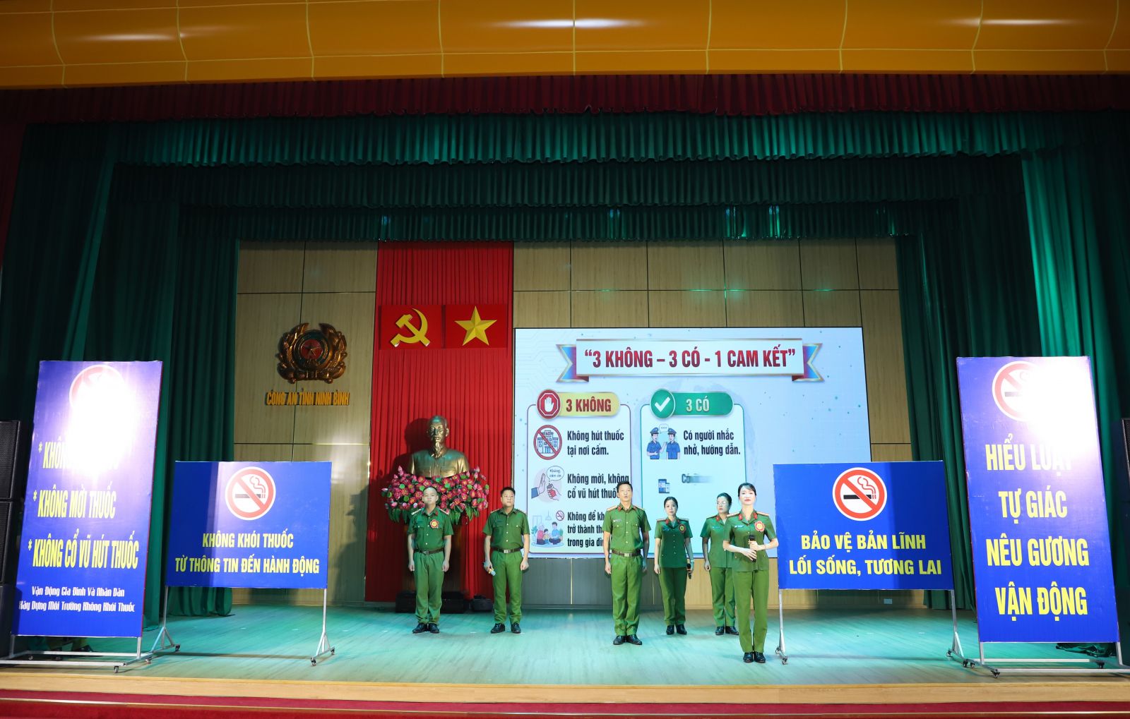 Công an tỉnh Ninh Bình trong phòng, chống tác hại của thuốc lá, hướng tới xây dựng môi trường làm việc, sinh hoạt an toàn, lành mạnh và không khói thuốc. Công an tỉnh Ninh Bình trong phòng, chống tác hại của thuốc lá, hướng tới xây dựng môi trường làm việc, sinh hoạt an toàn, lành mạnh và không khói thuốc.