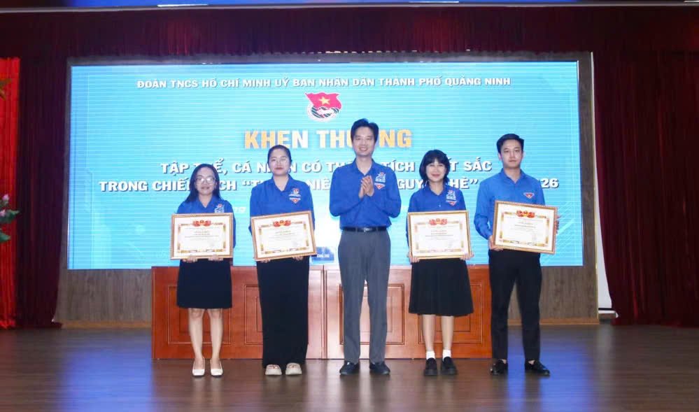 C&aacute;c tập thể, c&aacute; nh&acirc;n c&oacute; th&agrave;nh t&iacute;ch xuất sắc trong chiến dịch 