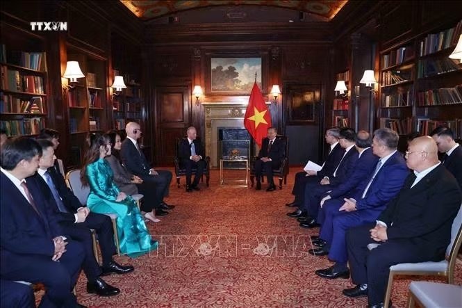 Tổng Bí thư, Chủ tịch nước Tô Lâm tiếp ông Brendan Nelson, Chủ tịch Boeing Global, Phó Chủ tịch cấp cao Tập đoàn Boeing. Tổng Bí thư, Chủ tịch nước Tô Lâm tiếp ông Brendan Nelson, Chủ tịch Boeing Global, Phó Chủ tịch cấp cao Tập đoàn Boeing.