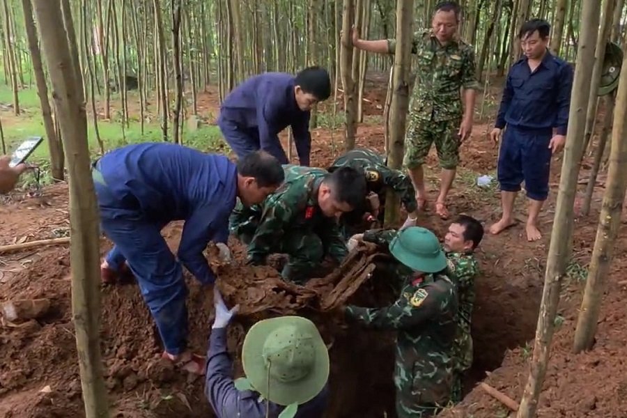 Tìm thấy và quý tập thêm 1 hài cốt liệt sĩ tại bản Bãi Dinh Tìm thấy và quý tập thêm 1 hài cốt liệt sĩ tại bản Bãi Dinh