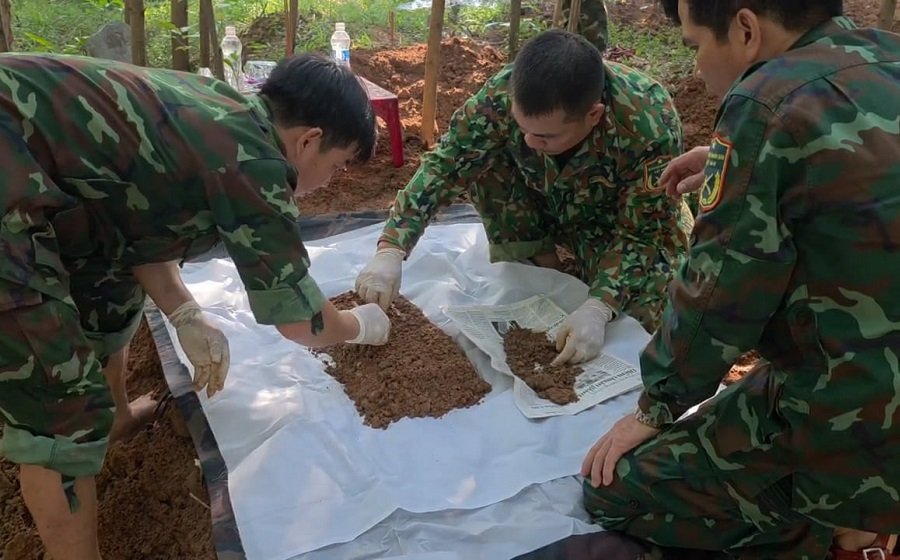 Công tác cất bốc, quy tập được thực hiện cẩn rất trọng và chu đáo Công tác cất bốc, quy tập được thực hiện cẩn rất trọng và chu đáo