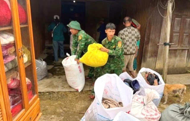 Đ&agrave; Nẵng di dời khẩn 40 hộ d&acirc;n trước nguy cơ sạt lở n&uacute;i Pơrlai. Ảnh: Đồn Bi&ecirc;n ph&ograve;ng Gary.