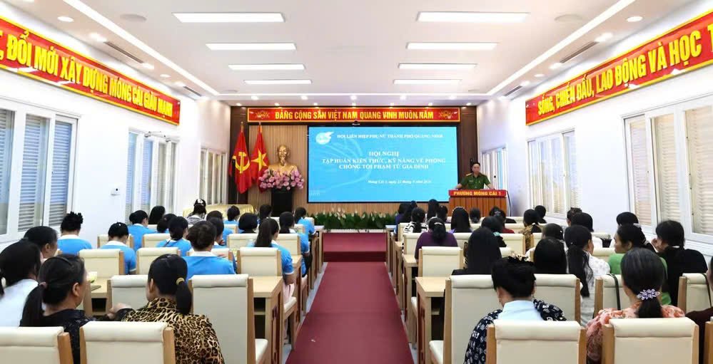 Tập huấn kỹ năng phòng, chống tội phạm từ gia đình và xây dựng Gia đình trẻ trách nhiệm - số - xanh tại phường Móng Cái 1 Tập huấn kỹ năng phòng, chống tội phạm từ gia đình và xây dựng Gia đình trẻ trách nhiệm - số - xanh tại phường Móng Cái 1