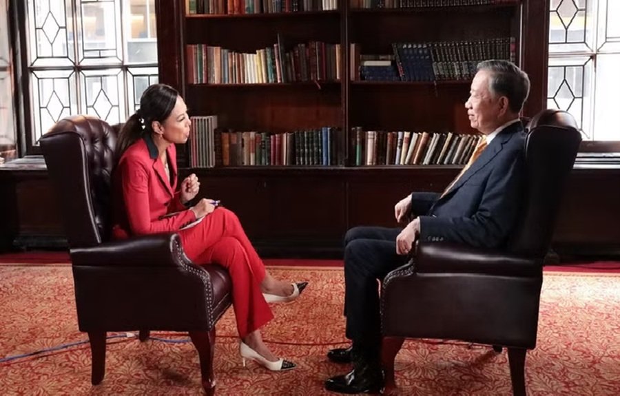 Tổng B&iacute; thư, Chủ tịch nước T&ocirc; L&acirc;m trả lời phỏng vấn Bloomberg TV - Ảnh: TTXVN