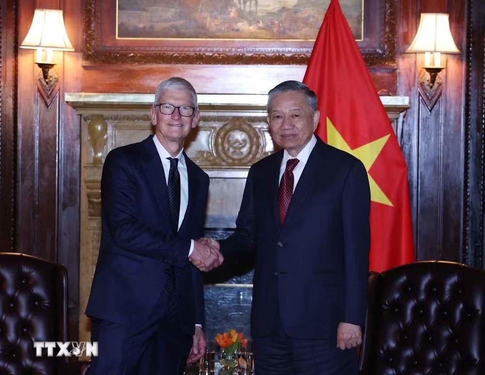 Tổng B&iacute; thư, Chủ tịch nước T&ocirc; L&acirc;m tiếp &ocirc;ng Tim Cook, Chủ tịch điều h&agrave;nh Tập đo&agrave;n Apple. (Ảnh: Thống Nhất/TTXVN)