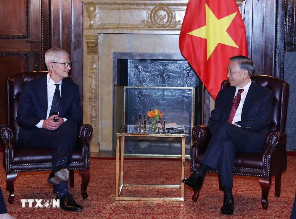 Tổng B&iacute; thư, Chủ tịch nước T&ocirc; L&acirc;m tiếp &ocirc;ng Tim Cook, Chủ tịch điều h&agrave;nh Tập đo&agrave;n Apple. (Ảnh: Thống Nhất/TTXVN)
