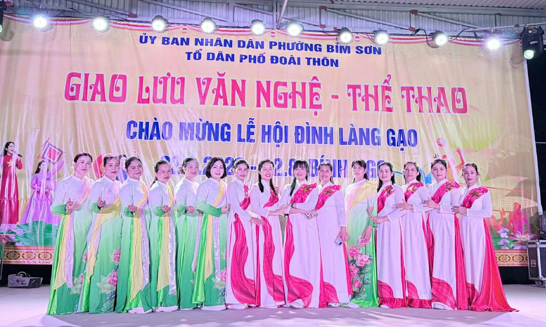 Hoạt động văn nghệ ch&agrave;o mừng Lễ hội truyền thống Đ&igrave;nh L&agrave;ng Gạo năm B&iacute;nh Ngọ 2026. Ảnh: Tuấn Ngọc