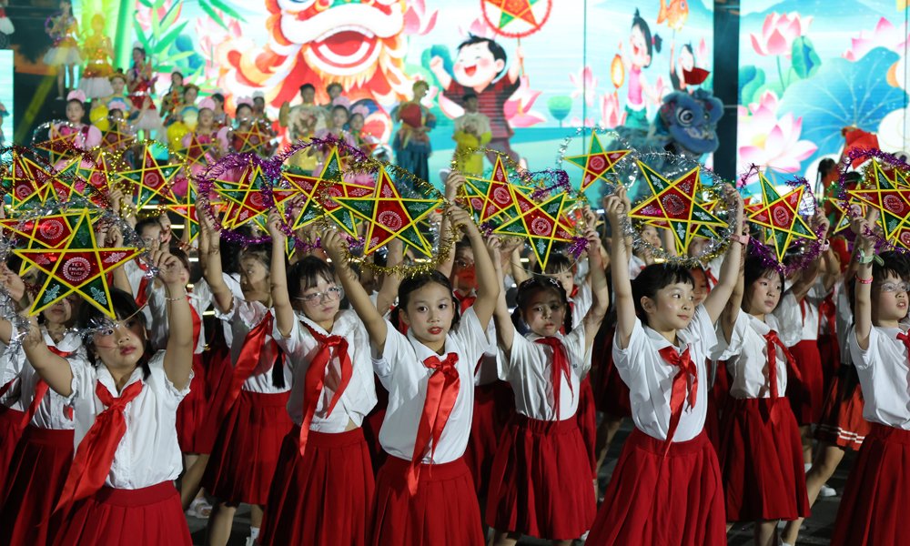 Thiếu nhi thành phố tham gia chương trình. Thiếu nhi thành phố tham gia chương trình.