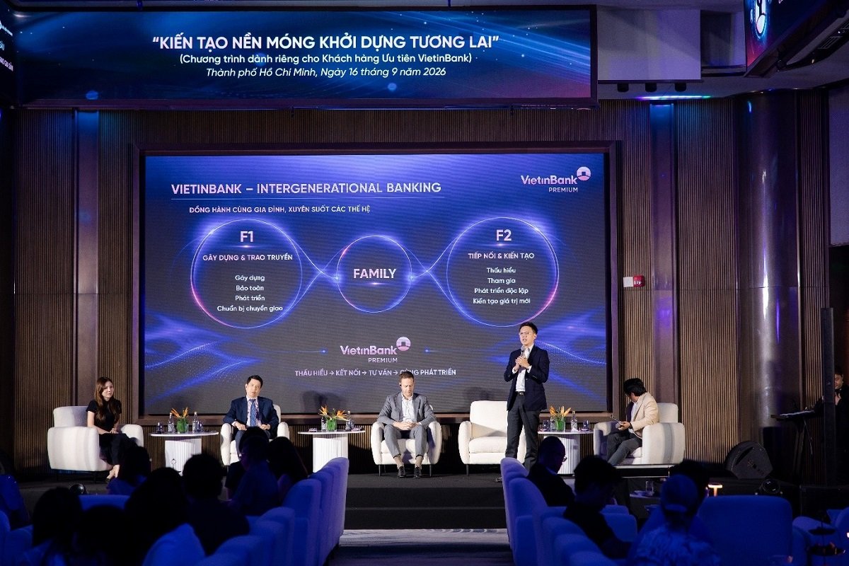 Ông Lê Việt Đức - Giám đốc Khối Bán lẻ VietinBank chia sẻ định hướng đồng hành cùng khách hàng và gia đình xuyên suốt các thế hệ Ông Lê Việt Đức - Giám đốc Khối Bán lẻ VietinBank chia sẻ định hướng đồng hành cùng khách hàng và gia đình xuyên suốt các thế hệ