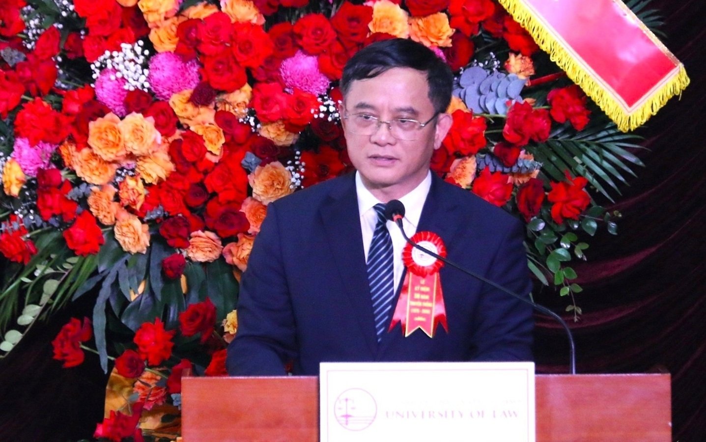 PGS.TS Nguyễn Tiến Vinh, Hiệu trưởng Trường ĐH Luật - ĐH Quốc gia H&agrave; Nội ph&aacute;t biểu tại lễ kỷ niệm 50 năm truyền thống trường (1976-2026)