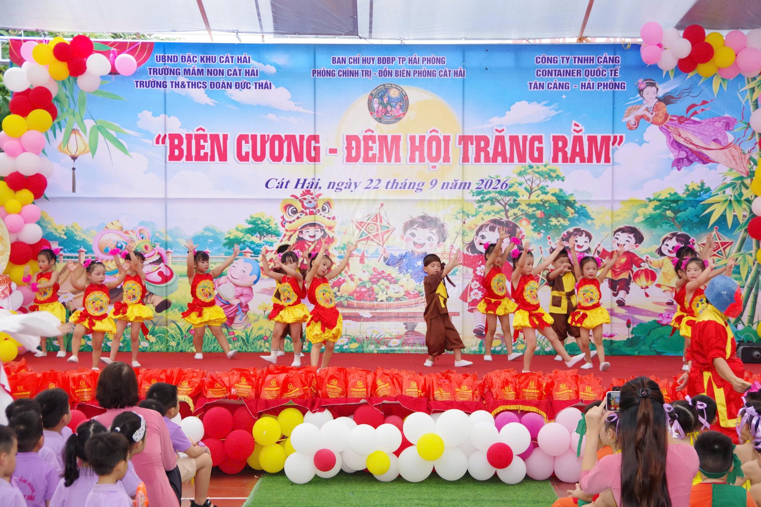 Tiết mục văn nghệ tại chương tr&igrave;nh.