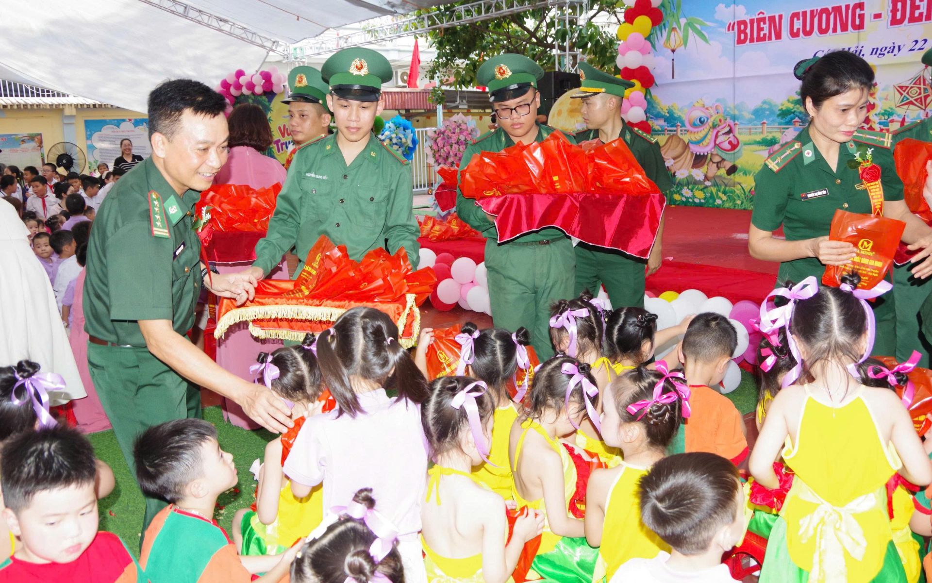 Chương trình “Biên cương - Đêm hội trăng rằm" tại khu vực biên giới biển Hải Phòng