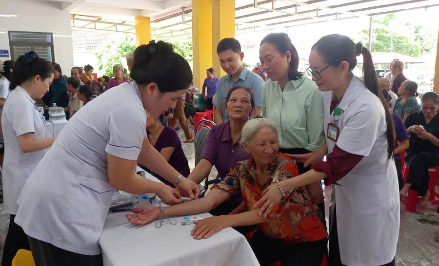 Hà Tĩnh tổ chức 2 ngày cao điểm khám sàng lọc bệnh miễn phí cho người dân Hà Tĩnh tổ chức 2 ngày cao điểm khám sàng lọc bệnh miễn phí cho người dân