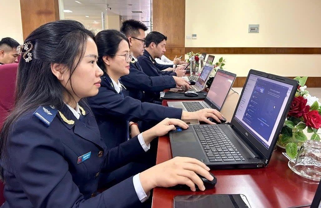 Hoạt động nghiệp vụ của công chức Chi cục Hải quan khu vực VII. Ảnh: kv07.customs.gov.vn Hoạt động nghiệp vụ của công chức Chi cục Hải quan khu vực VII. Ảnh: kv07.customs.gov.vn
