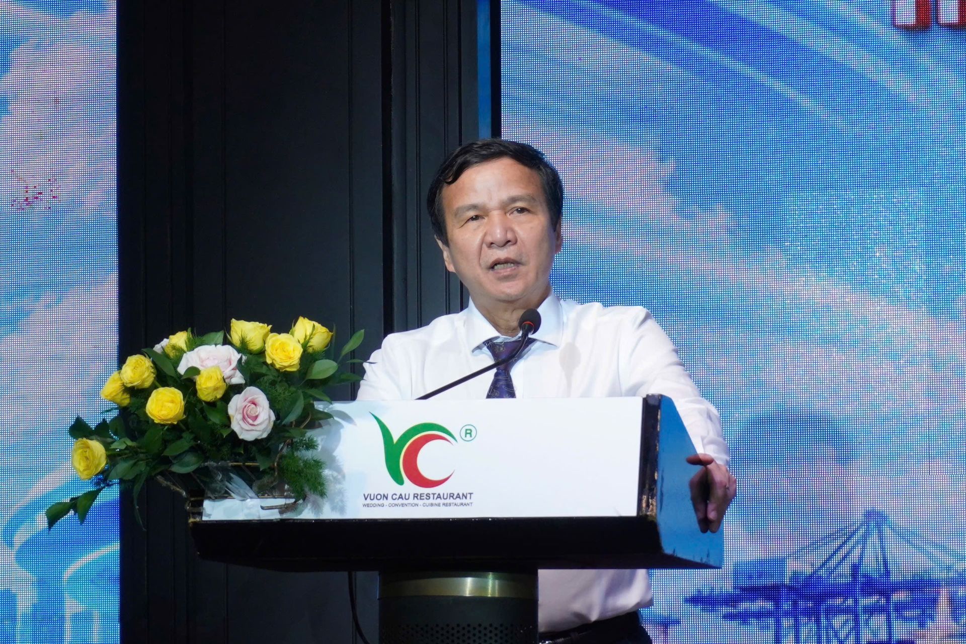 PGS.TS.BS. L&ecirc; Đ&igrave;nh Thanh, Gi&aacute;m đốc Bệnh viện Thống Nhất, ph&aacute;t biểu tại sự kiện.