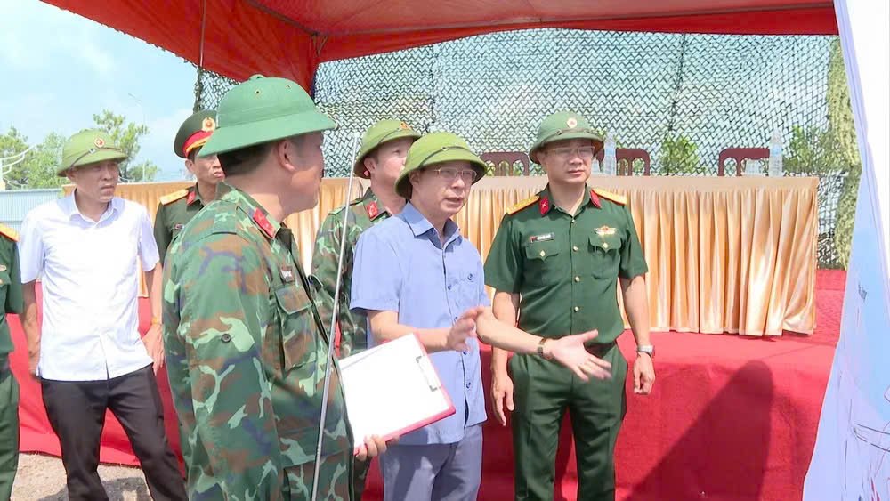 Phó Chủ tịch UBND thành phố Quảng Ninh kiểm tra công tác chuẩn bị nội dung thực binh Phó Chủ tịch UBND thành phố Quảng Ninh kiểm tra công tác chuẩn bị nội dung thực binh