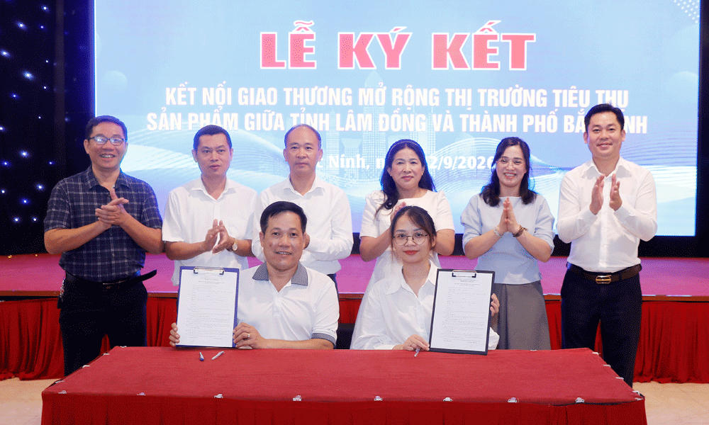 Lễ ký kết hợp tác kết nối giao thương, mở rộng thị trường giữa Sở Công Thương Bắc Ninh - Lâm Đồng và các doanh nghiệp, hợp tác xã hai địa phương. Lễ ký kết hợp tác kết nối giao thương, mở rộng thị trường giữa Sở Công Thương Bắc Ninh - Lâm Đồng và các doanh nghiệp, hợp tác xã hai địa phương.