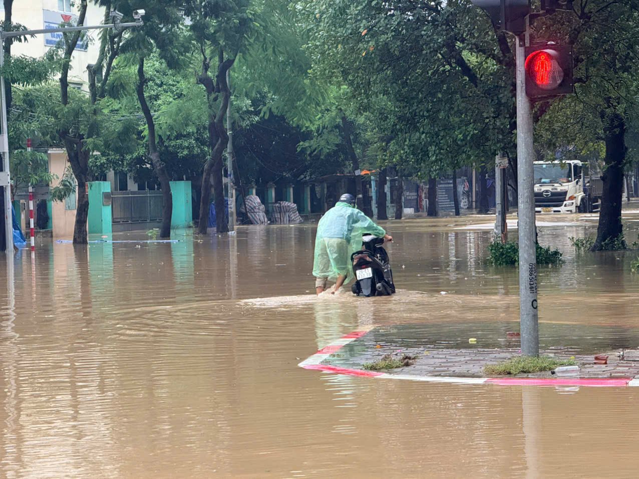 ngày 23/9, khu vực từ Quảng Ngãi đến Lâm Đồng và Nam Bộ có mưa vừa, mưa to và giông. ngày 23/9, khu vực từ Quảng Ngãi đến Lâm Đồng và Nam Bộ có mưa vừa, mưa to và giông.