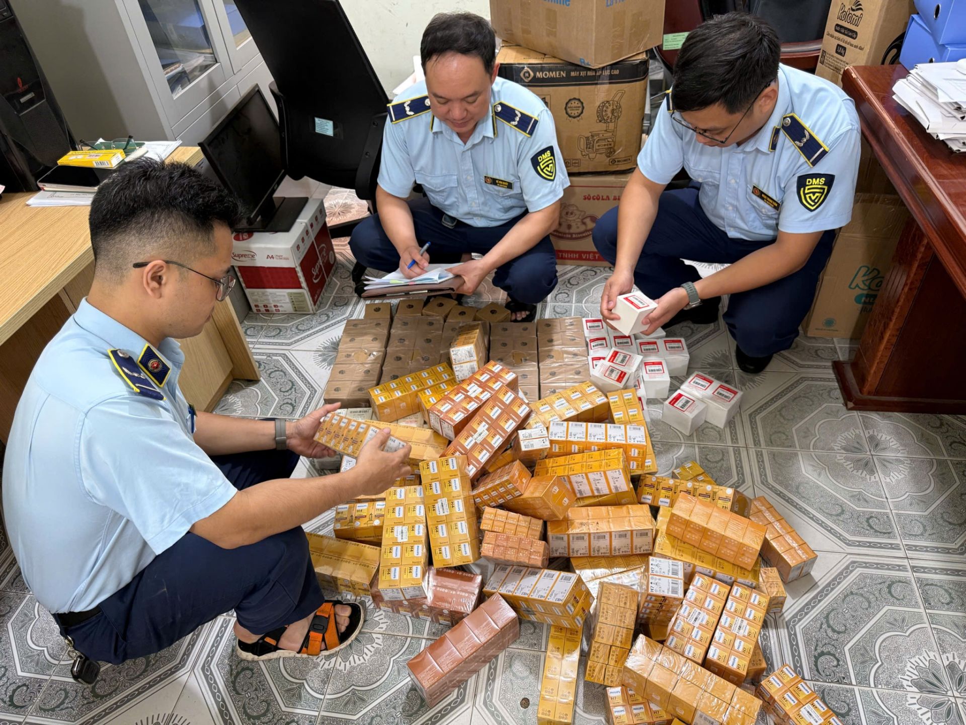 Lực lượng Quản lý thị trường tỉnh Cao Bằng phát hiện gần 700 sản phẩm phụ tùng ô tô có dấu hiệu xâm phạm quyền sở hữu trí tuệ trong tháng 6/2026. Ảnh: caobang.dms.gov.vn Lực lượng Quản lý thị trường tỉnh Cao Bằng phát hiện gần 700 sản phẩm phụ tùng ô tô có dấu hiệu xâm phạm quyền sở hữu trí tuệ trong tháng 6/2026. Ảnh: caobang.dms.gov.vn