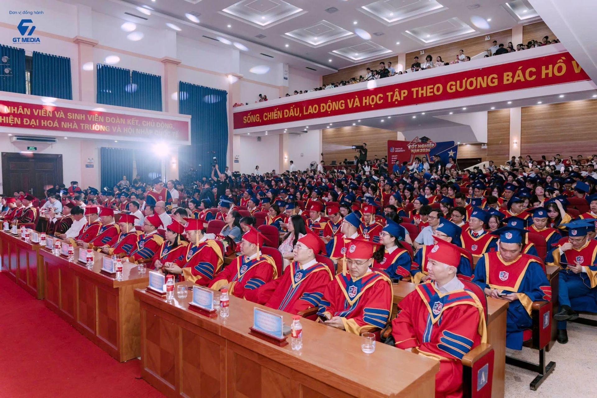 Quang cảnh buổi lễ. (Ảnh: TLU)