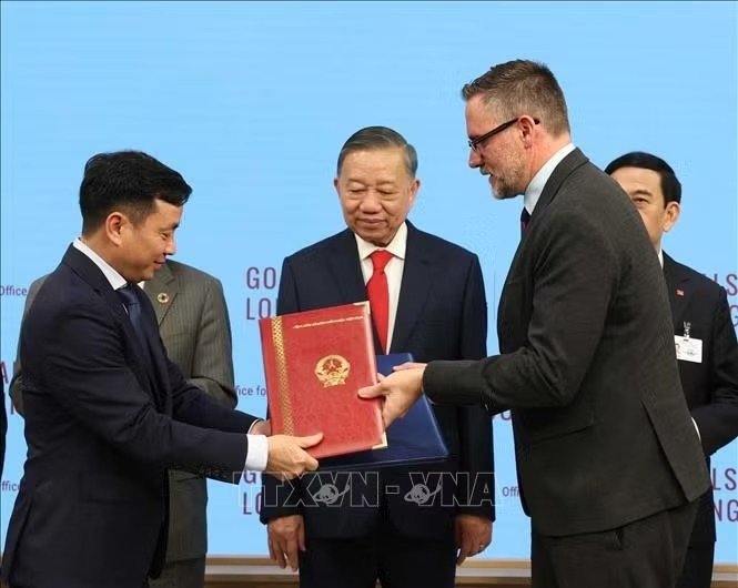 Tổng Bí thư, Chủ tịch nước Tô Lâm chứng kiến lễ trao văn kiện, thoả thuận hợp tác của Việt Nam với các cơ quan của Liên hợp quốc. Ảnh: Thống Nhất/TTXVN Tổng Bí thư, Chủ tịch nước Tô Lâm chứng kiến lễ trao văn kiện, thoả thuận hợp tác của Việt Nam với các cơ quan của Liên hợp quốc. Ảnh: Thống Nhất/TTXVN