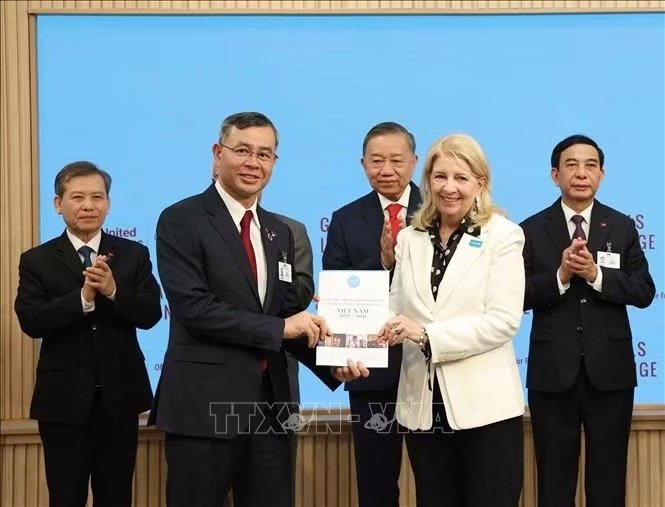 Tổng Bí thư, Chủ tịch nước Tô Lâm chứng kiến lễ trao văn kiện, thoả thuận hợp tác của Việt Nam với các cơ quan của Liên hợp quốc. Ảnh: Thống Nhất/TTXVN Tổng Bí thư, Chủ tịch nước Tô Lâm chứng kiến lễ trao văn kiện, thoả thuận hợp tác của Việt Nam với các cơ quan của Liên hợp quốc. Ảnh: Thống Nhất/TTXVN