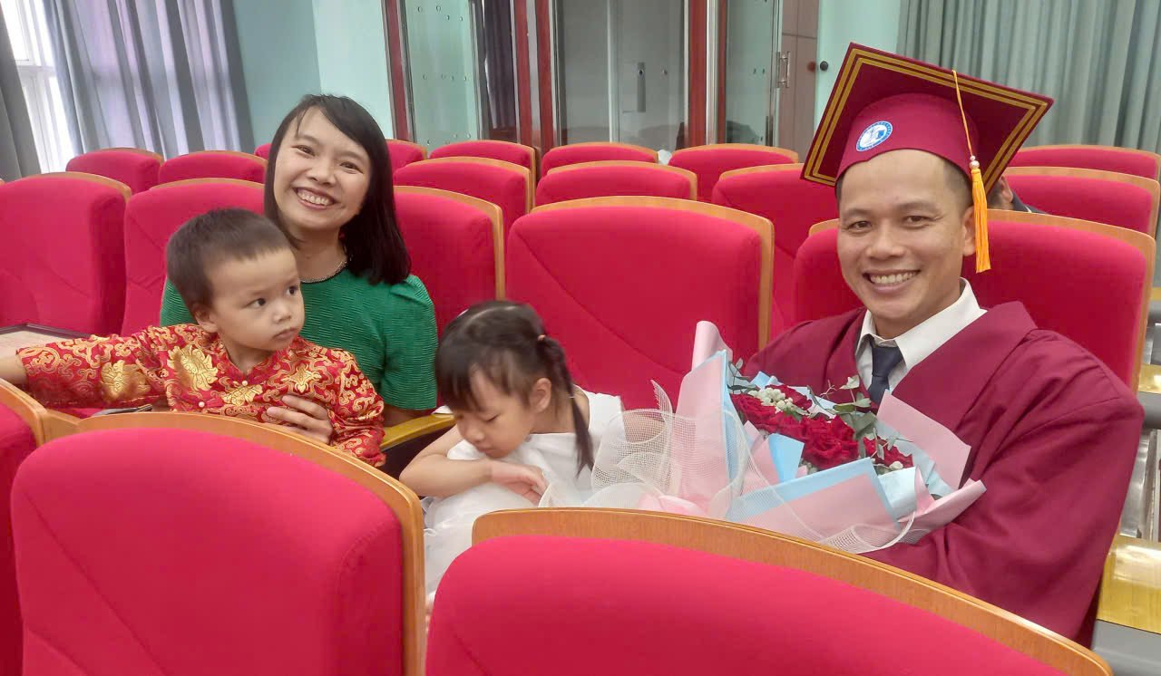 Niềm vui gia đ&igrave;nh của một t&acirc;n tiến sĩ