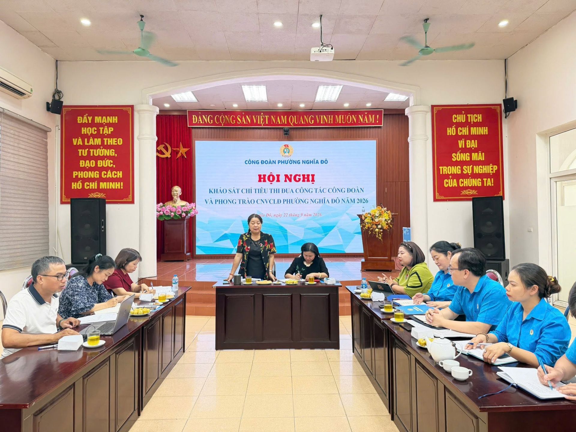 Toàn cảnh buổi làm việc giữa Liên đoàn Lao động thành phố Hà Nội và Công đoàn phường Nghĩa Đô. Toàn cảnh buổi làm việc giữa Liên đoàn Lao động thành phố Hà Nội và Công đoàn phường Nghĩa Đô.