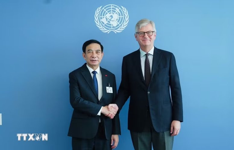Phó Thủ tướng, Bộ trưởng Bộ Quốc phòng Phan Văn Giang hội kiến Phó Tổng Thư ký Liên hợp quốc phụ trách hoạt động gìn giữ hòa bình Jean-Pierre Lacroix - Ảnh: TTXVN Phó Thủ tướng, Bộ trưởng Bộ Quốc phòng Phan Văn Giang hội kiến Phó Tổng Thư ký Liên hợp quốc phụ trách hoạt động gìn giữ hòa bình Jean-Pierre Lacroix - Ảnh: TTXVN