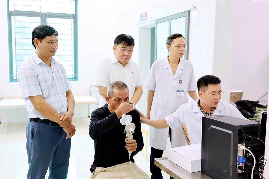 Khám sàng lọc, phát hiện chủ động bệnh lao, lao tiềm ẩn và các bệnh lý hô hấp cho người dân Khám sàng lọc, phát hiện chủ động bệnh lao, lao tiềm ẩn và các bệnh lý hô hấp cho người dân